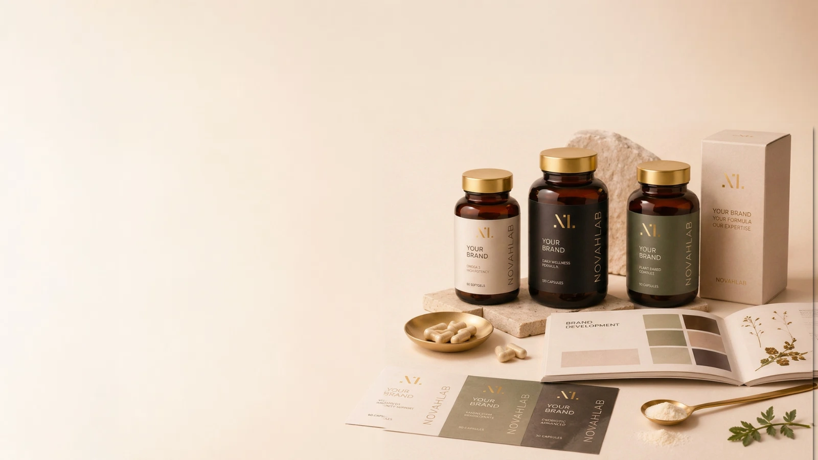 Flaconi Novahlab con etichette personalizzate e materiali di brand development